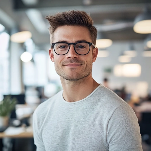 chef de projet web homme 30 ans